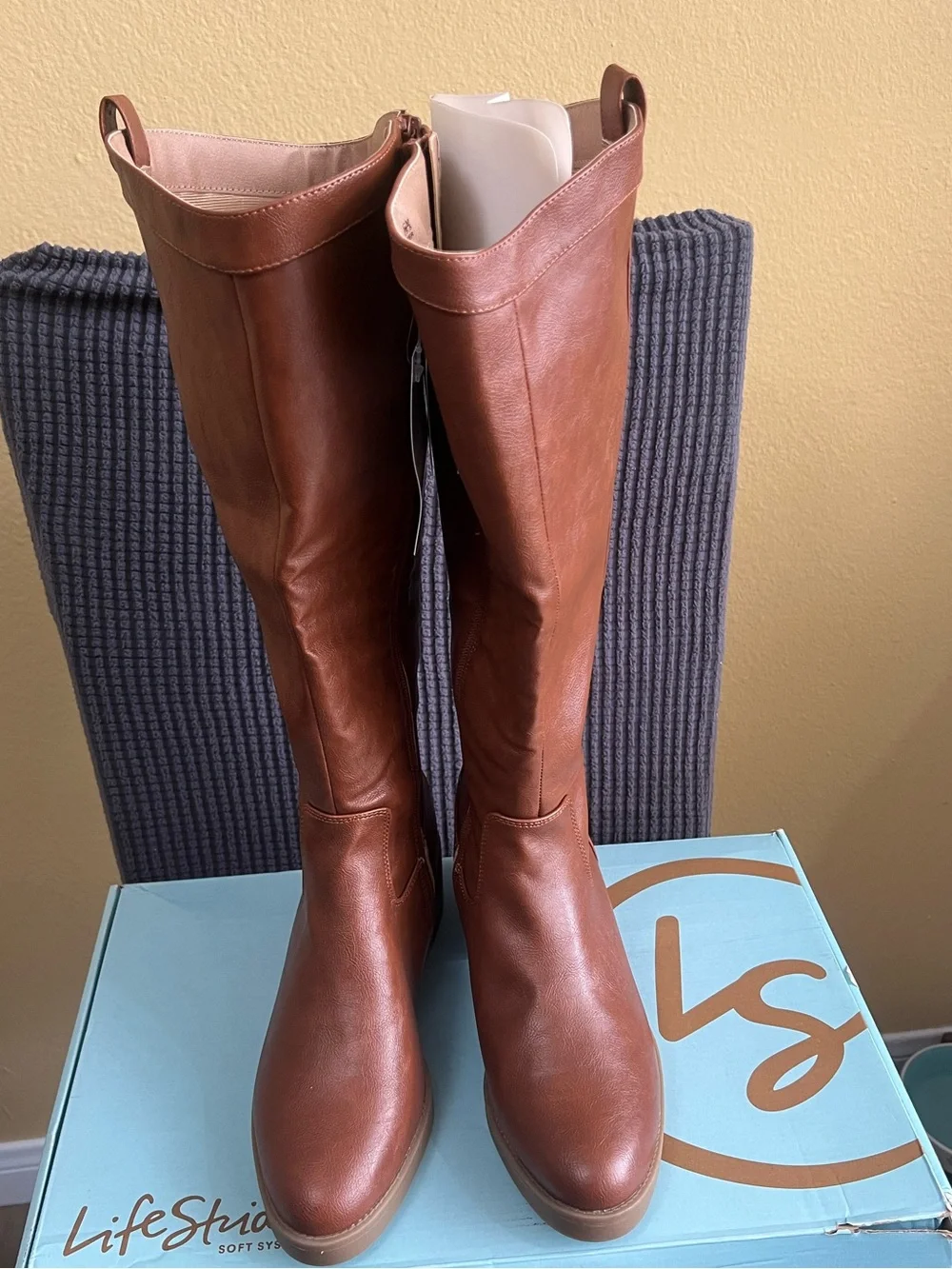 LifeStride Bridget Knee High Wide Calf Riding Boots. Walnut. Sz: 9 M. NEW.